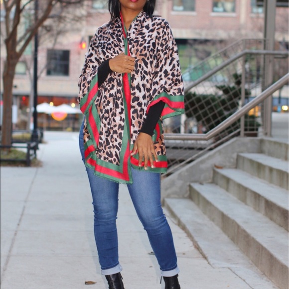 Animal print large wrap scarf green striped detail - Picture 4 of 4